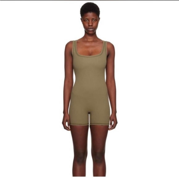 SKIMS Pants - NWT skims olive green bodysuit!!